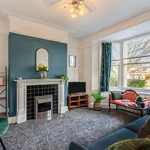The House - 4 Bed Townhouse Apartment Harrogate